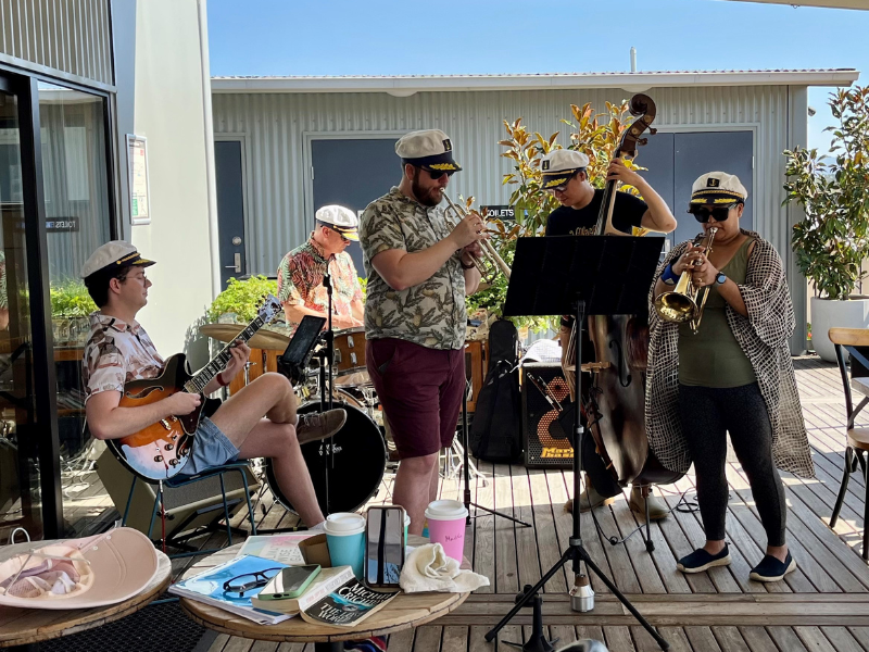 A live music band