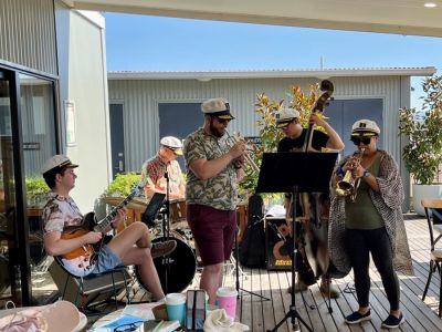 Live musicians